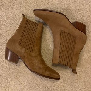 Sandro Amelya suede boot in the color Camel